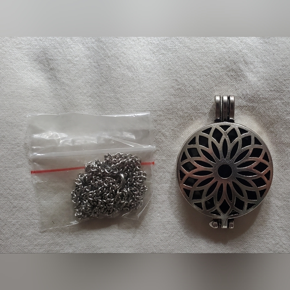 Essential Oil Diffuser Necklace Lot Of 6 - Picture 4 of 5
